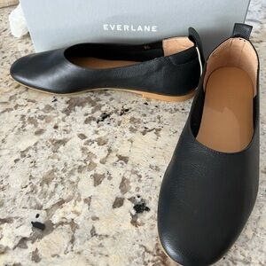 Everlane Black Leather Loafers Minimalist Design